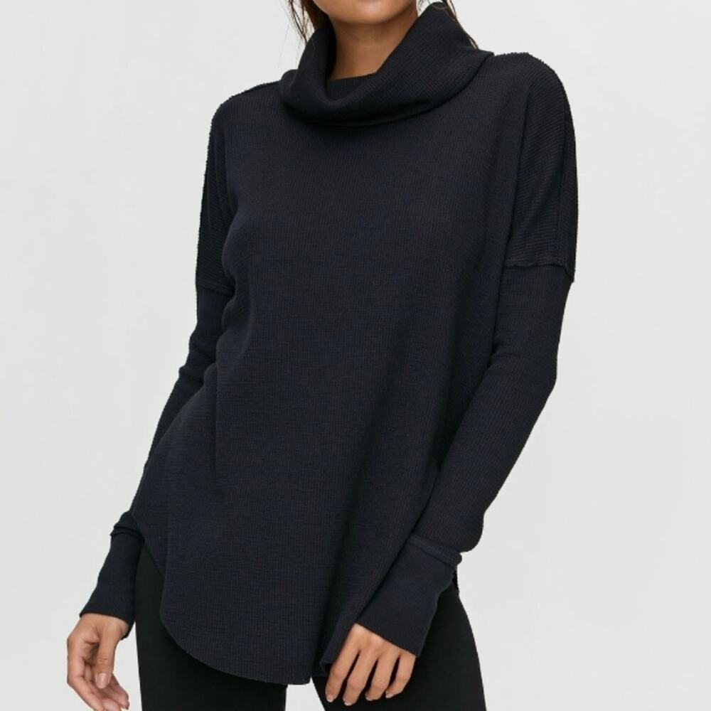 Aritzia TNA Waffle Knit Thermal‎ Cowlneck Longsleeve Top in Black Size Medium